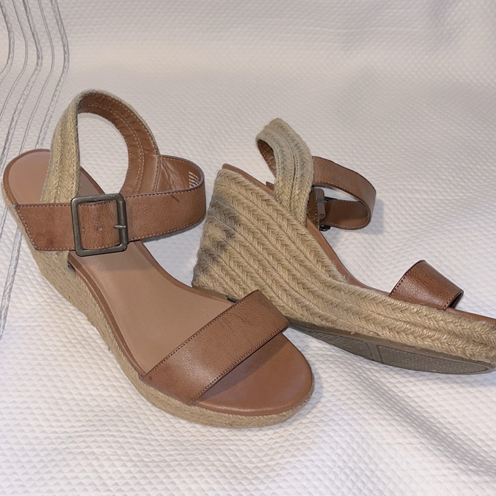 Tan wedge sandals. Excellent condition! - Picture 2 of 4